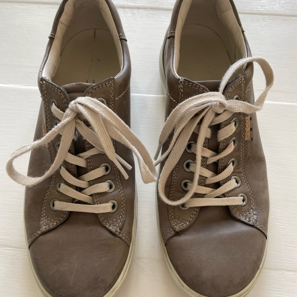 Ecco Tennis shoes